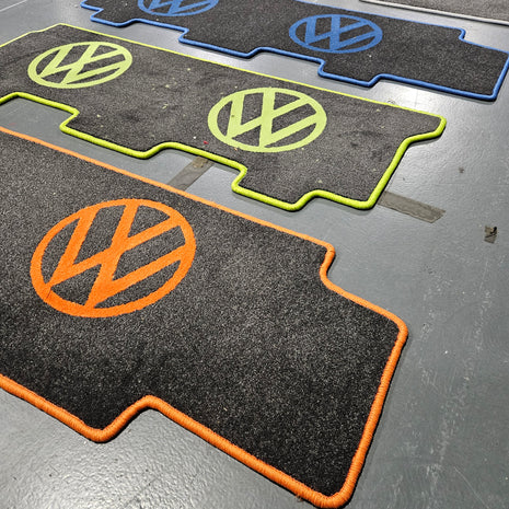 T5 Kombi Rug 3 seat pedestal configuration.