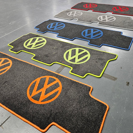 T6 Kombi Rug 3 seat pedestal configuration.
