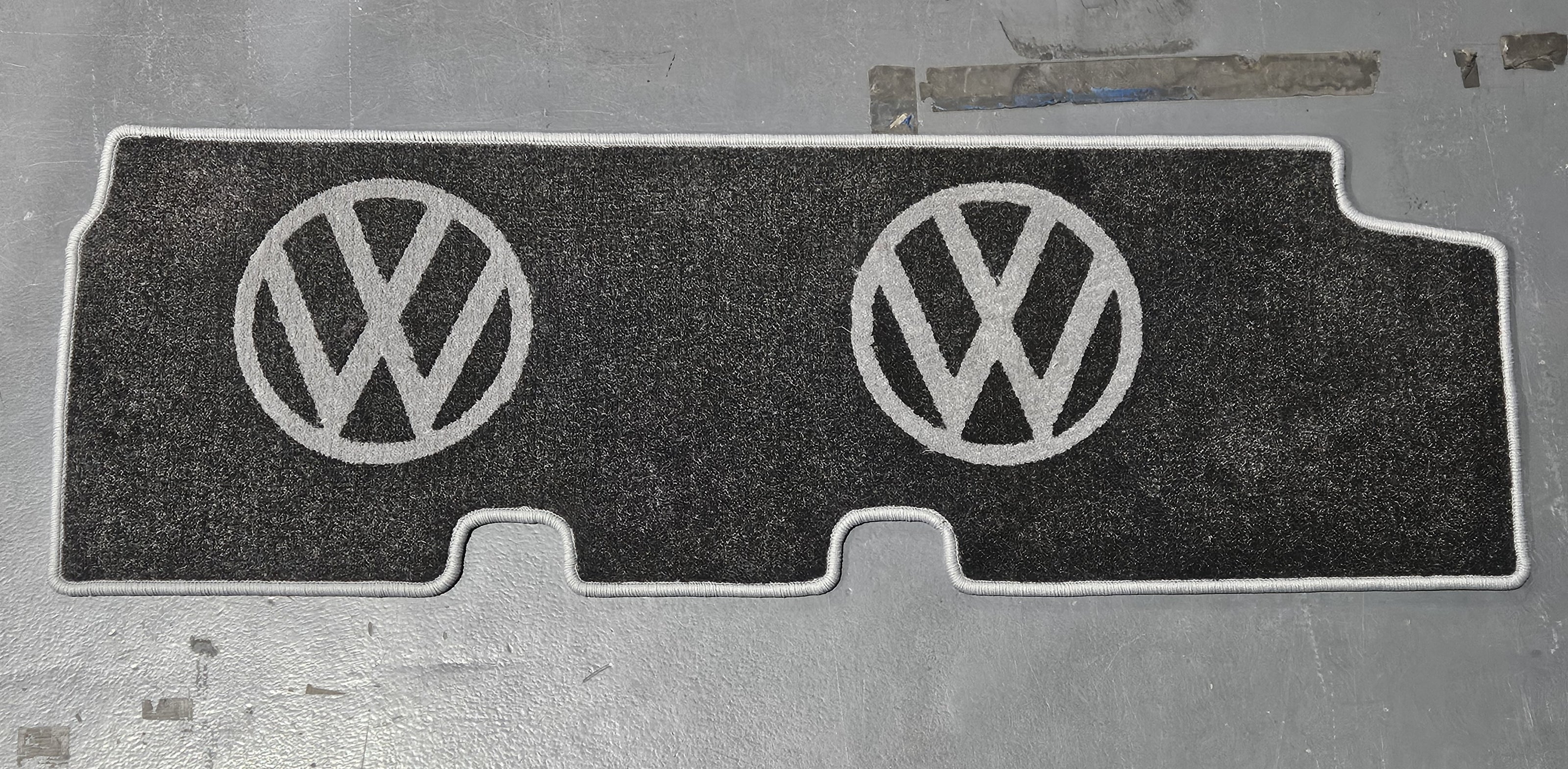 T5 Kombi Rug 3 seat pedestal configuration.