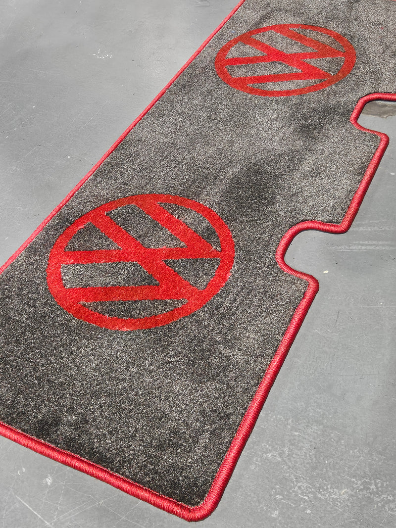 T6.1 Kombi Rug 3 seat pedestal configuration.