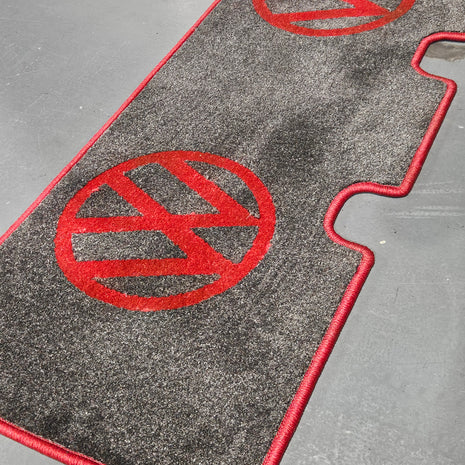 T6.1 Kombi Rug 3 seat pedestal configuration.