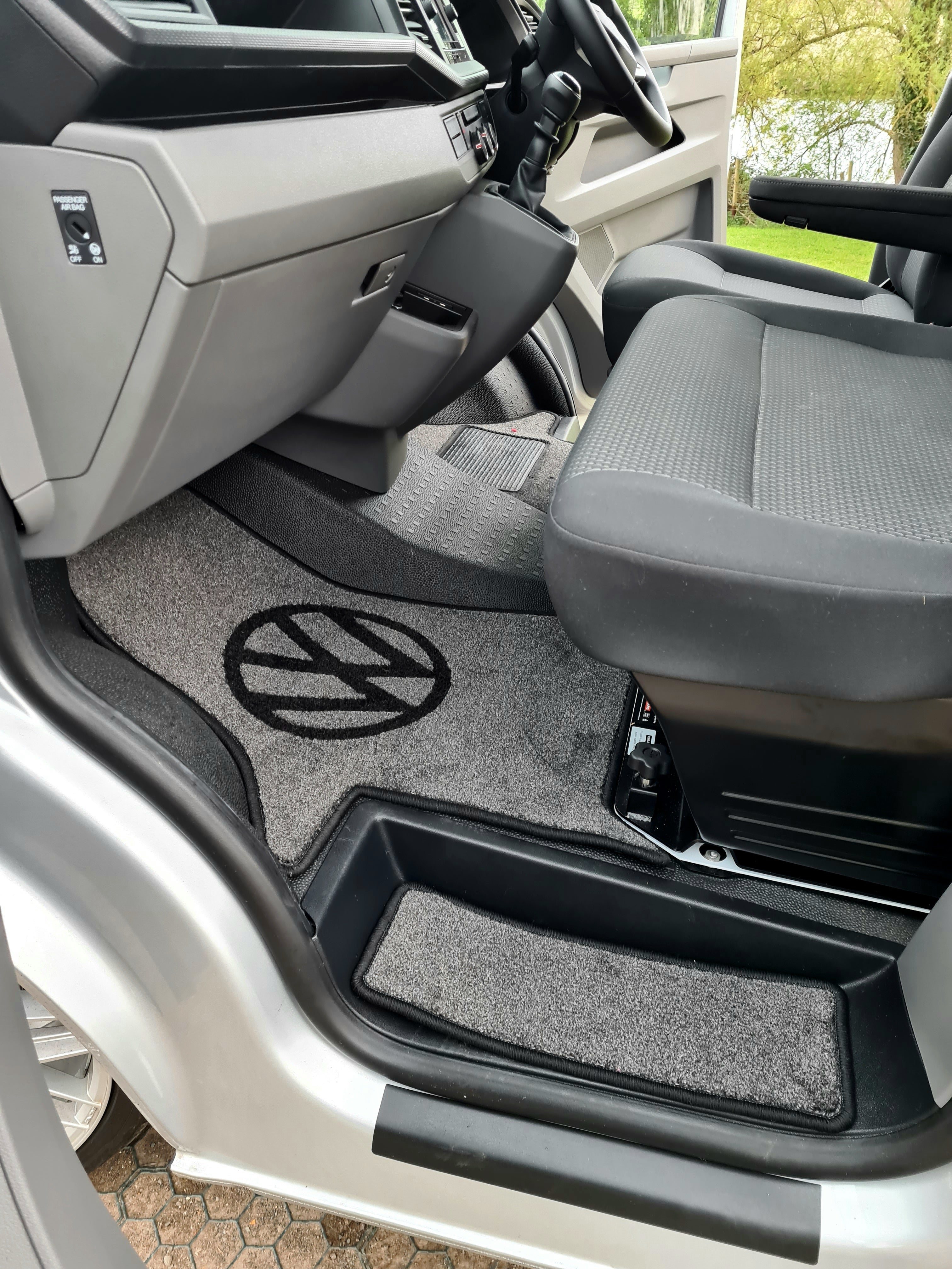 T6 - 1+1 Seat Cab Rug  VW Logo