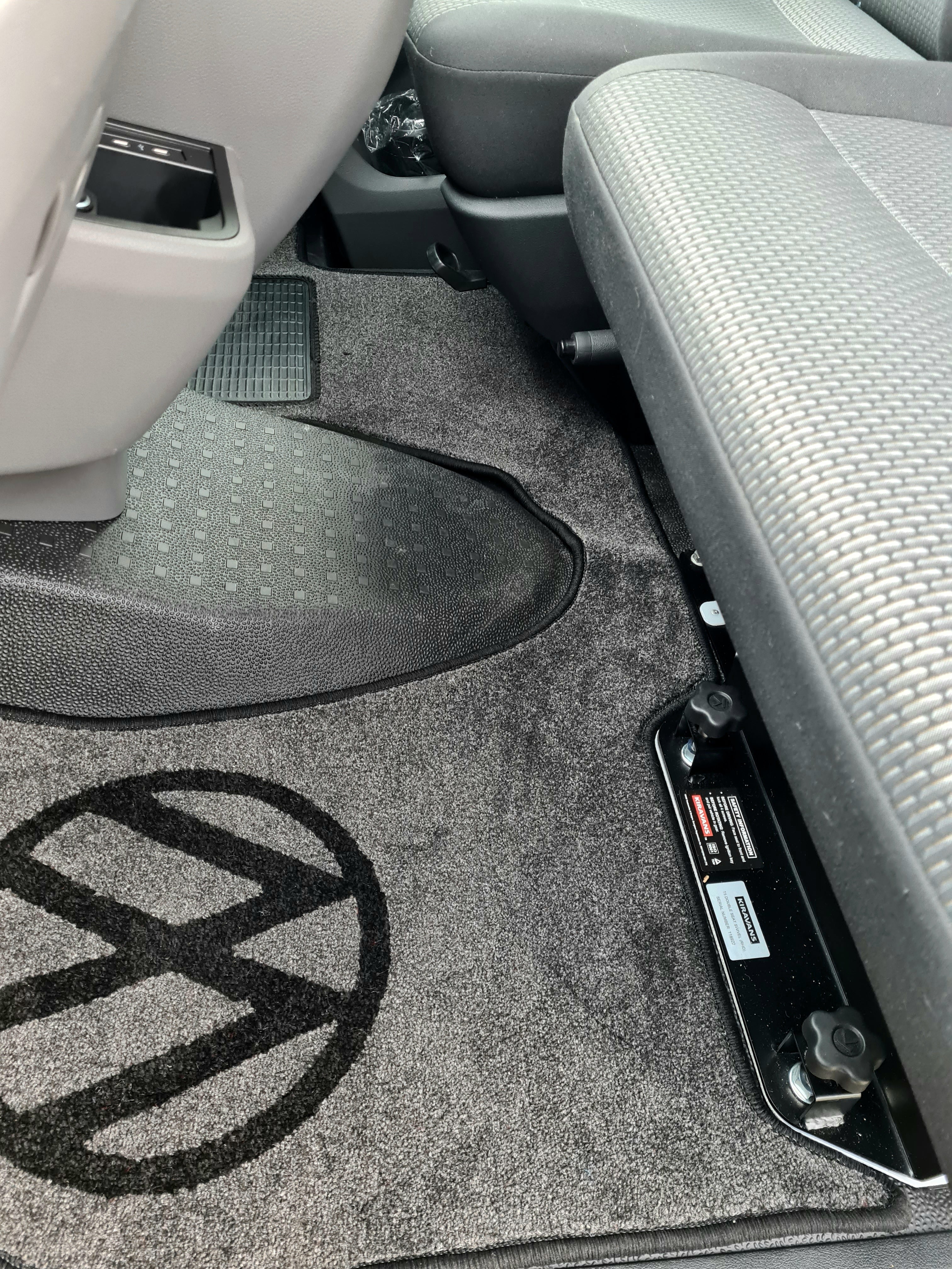 T6.1 Dec 19 onwards - 1+1 Seat Cab Rug with VW Logo