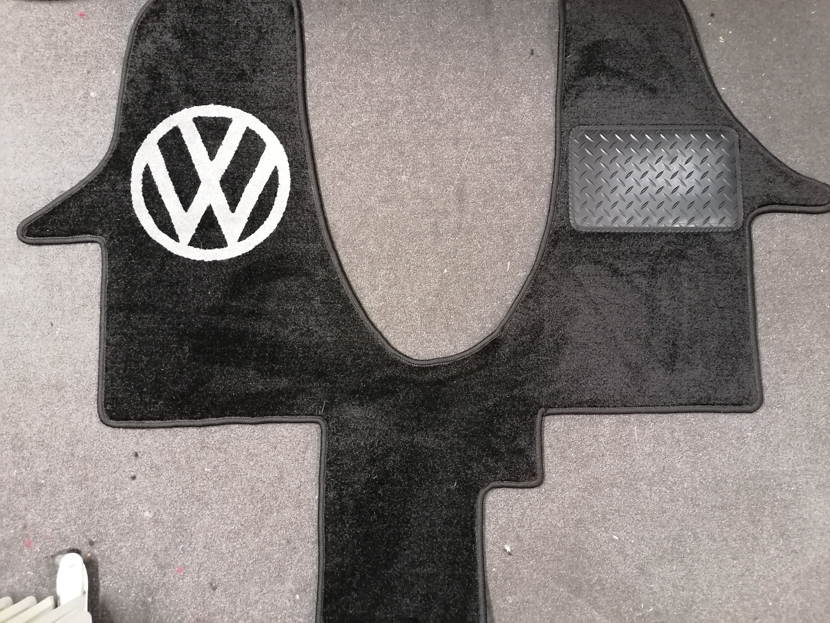 T6.1 Dec 19 onwards - 1+1 Seat Cab Rug with VW Logo