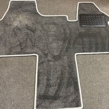 T7 Transporter  - Manual  - April 2025 onwards - 1+1 Seat Cab Rug with a VW Logo