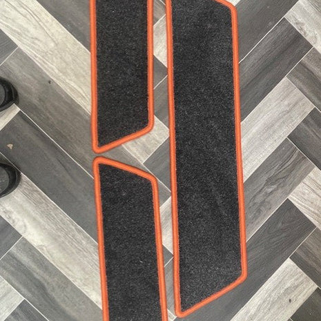 T7 Side Step Rug Set