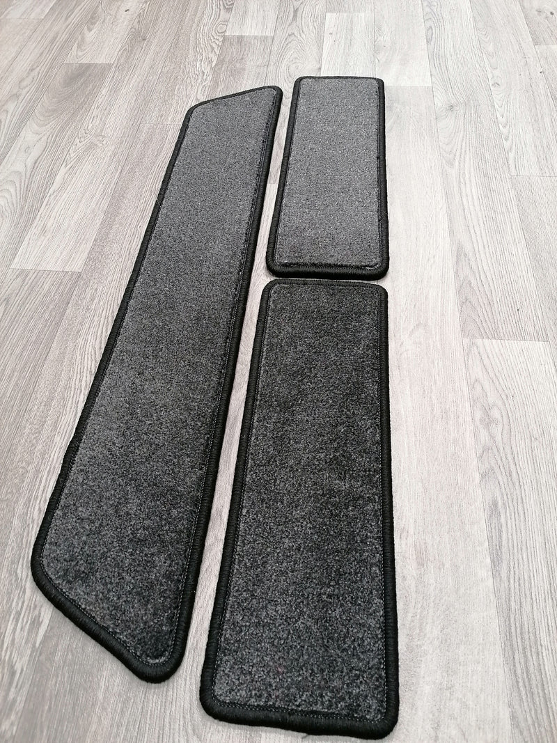 T5 side step rugs in blue and black colours